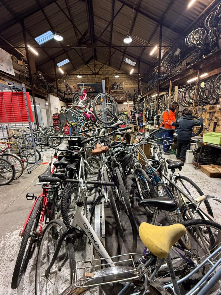 biciclette bici parcheggio avignone ciclofficina mobilità sostenibile francia