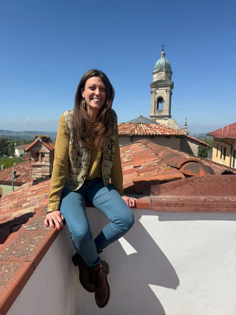 marro terrazzo campanile sole felicità politica